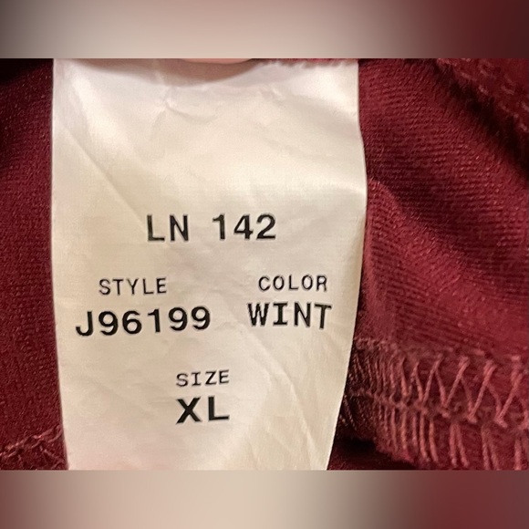 JAANUU Wine Scrub Top - Picture 3 of 4